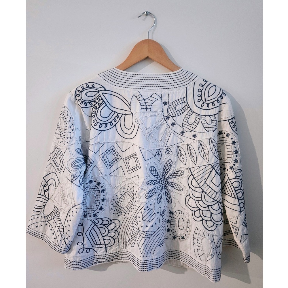 Chico's Embroidered Jacket Women Size 2 White Navy Blue Excellent Boho Artsy - Picture 3 of 7